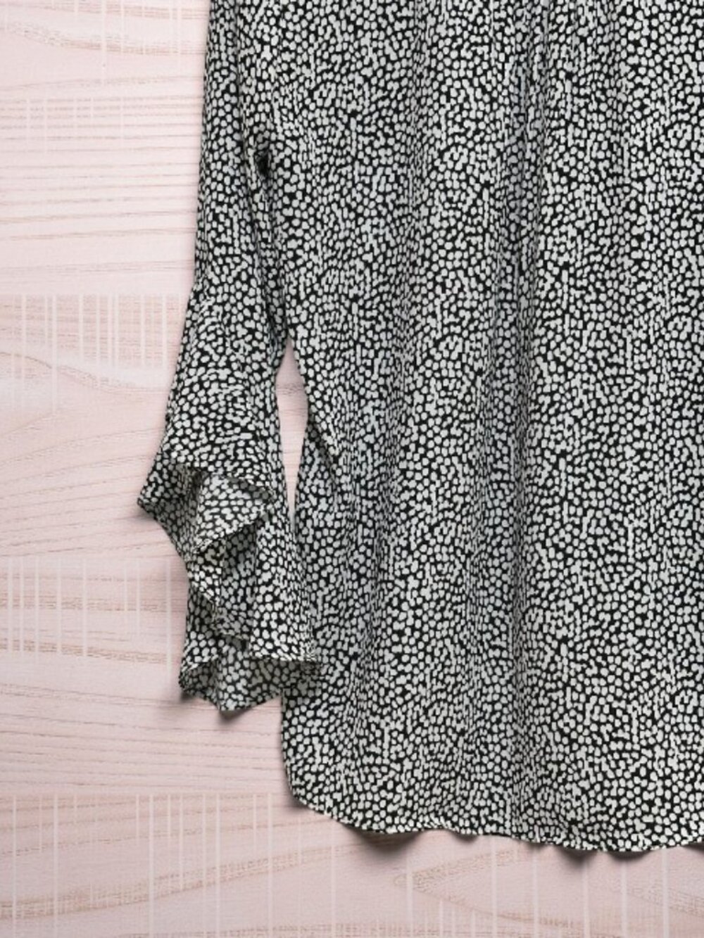Vince Camuto Black & White Flowy Tunic Blouse Small - Picture 6 of 6